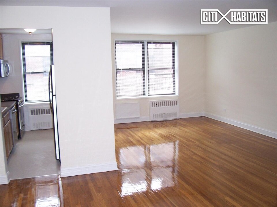 108-50 62nd Dr-Unit -4J in Queens, NY - Foto de edificio