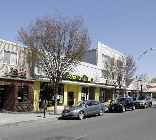 85-91 Main St in Danbury, CT - Foto de edificio - Building Photo