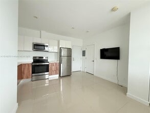 924 Marseille Dr in Miami Beach, FL - Building Photo - Building Photo