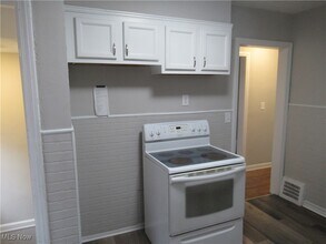 1616 Douglas Rd in Wickliffe, OH - Building Photo - Building Photo