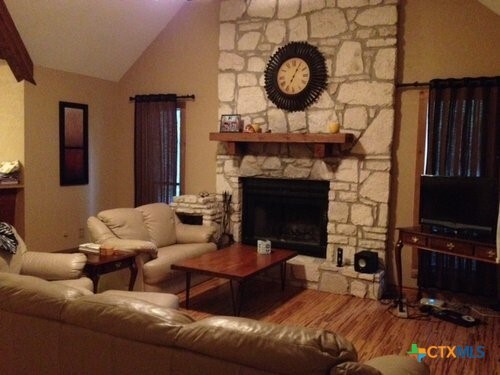 1706 Quail Run Dr in San Marcos, TX - Foto de edificio - Building Photo