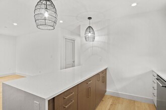 26 Crescent Ave, Unit 3 in Boston, MA - Building Photo - Building Photo