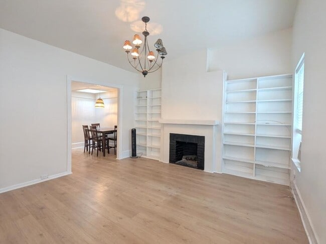 15 Minetta St in New York, NY - Building Photo - Building Photo