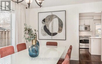 93 Waldie Rd in Oakville, ON - Building Photo - Building Photo
