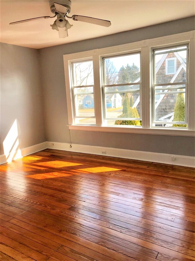 27 Harborview Ave, Unit 2nd Floor, Unit 2nd Floor