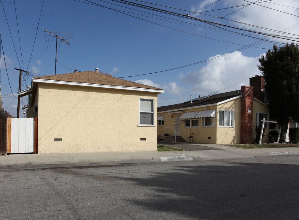 9719-9725 Belmont St in Bellflower, CA - Foto de edificio