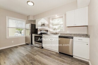 1276 Crestview Ave in Akron, OH - Foto de edificio - Building Photo