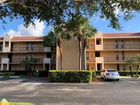 5832 Coral Lake Dr in Margate, FL - Foto de edificio - Building Photo