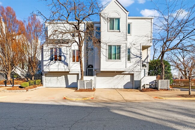 28 Columbus Square Dr in St. Louis, MO - Building Photo - Building Photo