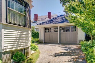 9 Whitfield Pl in Newport, RI - Building Photo - Building Photo