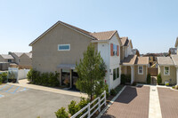 Goldenrod at Aurora Park in Fontana, CA - Foto de edificio - Building Photo