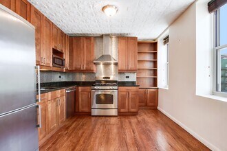 240-242 E Houston St in New York, NY - Building Photo - Building Photo