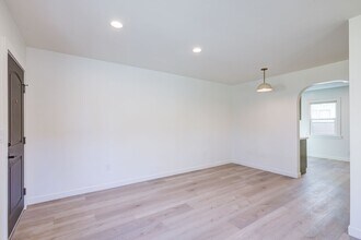 11820 1/2-12351 Riverside Dr in Los Angeles, CA - Building Photo - Building Photo