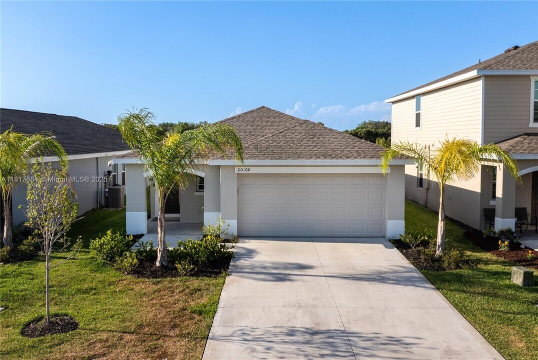 20160 Caroline Crk Pl in Lehigh Acres, FL - Building Photo