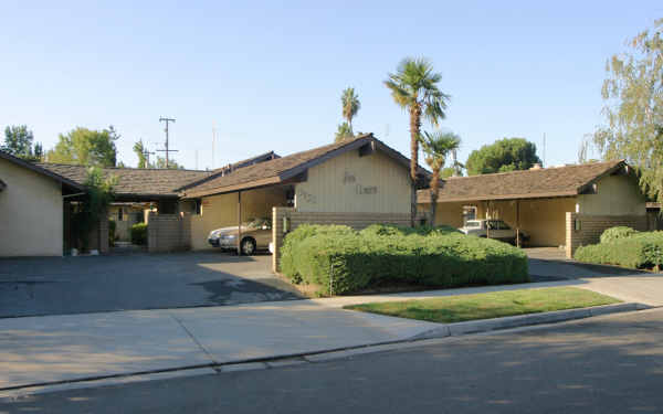 Los Arcos Apartments in Fresno, CA - Foto de edificio - Building Photo