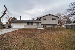 2025 Eagle Dr in Ammon, ID - Building Photo