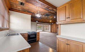 400 E Belle Terrace in Bakersfield, CA - Building Photo - Building Photo