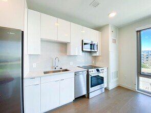36 Lewis St, Unit #308 in Boston, MA - Building Photo - Building Photo