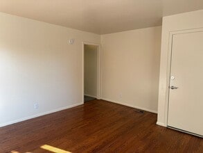 1025 W Parkway Ave in Knoxville, TN - Building Photo - Building Photo