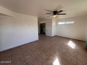 2549 E Chipman Rd in Phoenix, AZ - Building Photo - Building Photo
