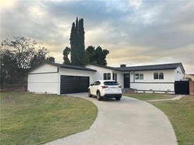 9841 Cockatoo Ln in Garden Grove, CA - Building Photo
