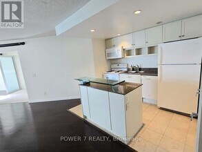 8 York St in Toronto, ON - Building Photo - Building Photo