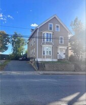 390 Weeden St, Unit 2 in Pawtucket, RI - Building Photo