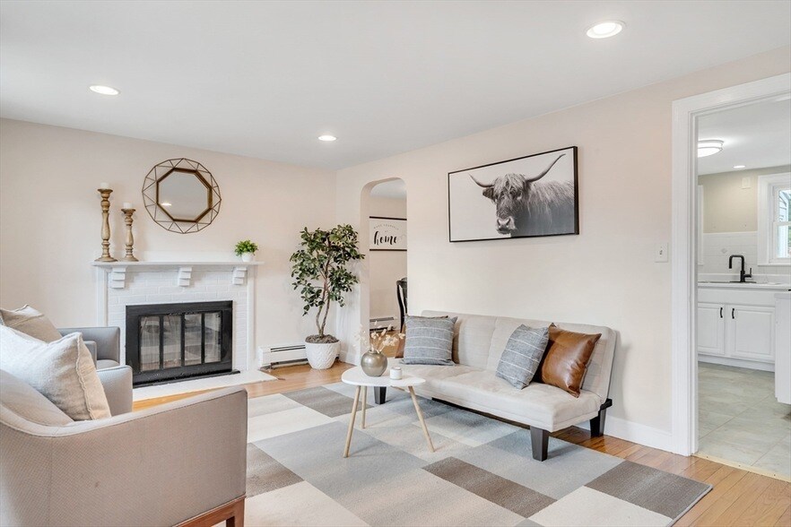 24 Ledgelawn Ave in Lexington, MA - Building Photo