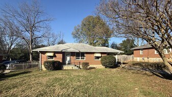 249 Wayne Ave in Jonesboro, GA - Building Photo