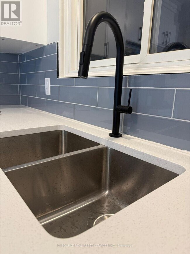 865 Woodroffe Ave in Ottawa, ON - Building Photo - Building Photo