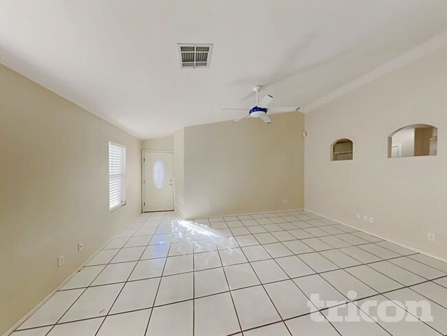 7739 Whitesboro Ct in Las Vegas, NV - Foto de edificio - Building Photo