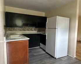 1008 Anderson Pl, Unit 1008-A in High Point, NC - Foto de edificio - Building Photo