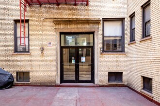 37-20 99th St in Corona, NY - Building Photo - Building Photo