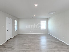 10507 Varmus Dr in Converse, TX - Building Photo - Building Photo