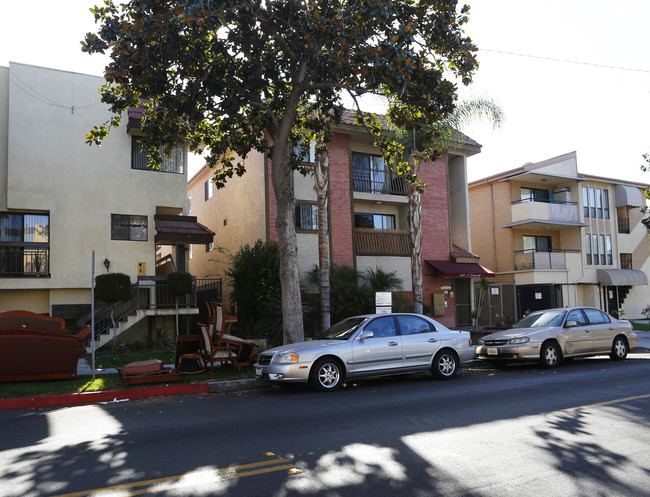 138 N Everett St in Glendale, CA - Building Photo - Building Photo