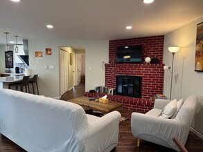 2311 N 134th St in Seattle, WA - Foto de edificio - Building Photo