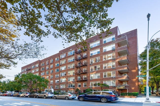 Glenn Briar in Brooklyn, NY - Building Photo - Building Photo