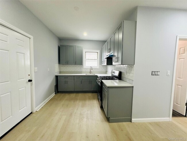 8 Morgan Ave, Unit 4 in Poughkeepsie, NY - Building Photo - Building Photo