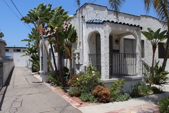 5645 Fulcher Ave in North Hollywood, CA - Building Photo - Building Photo