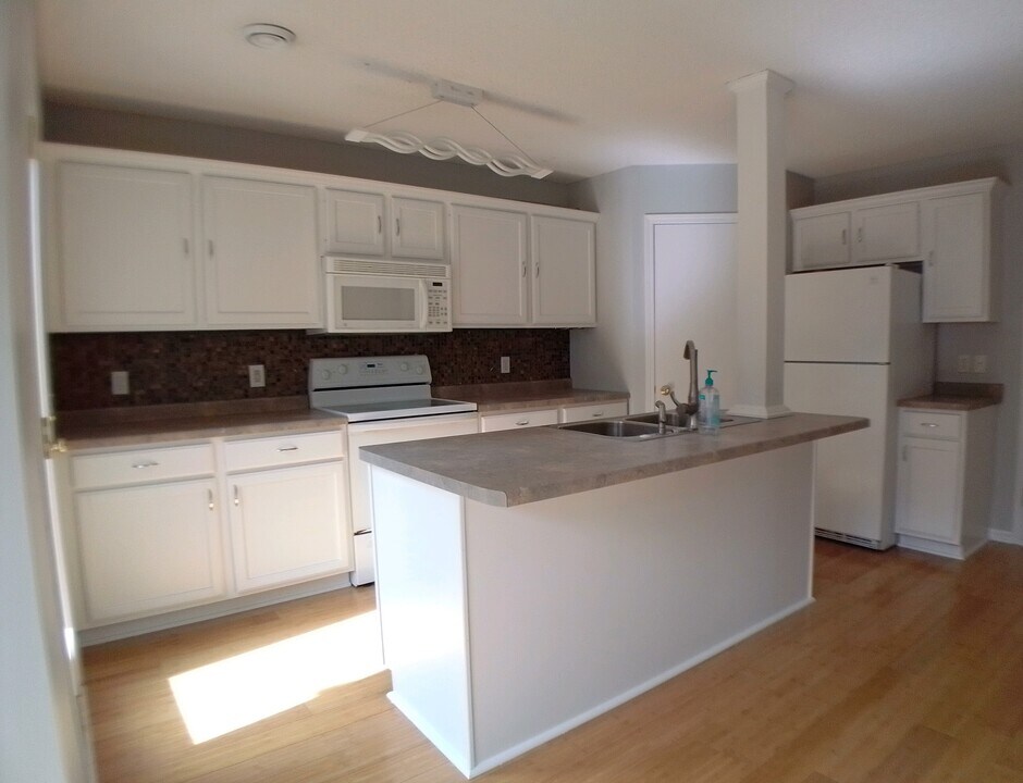 10549 64th Way NE in Albertville, MN - Building Photo