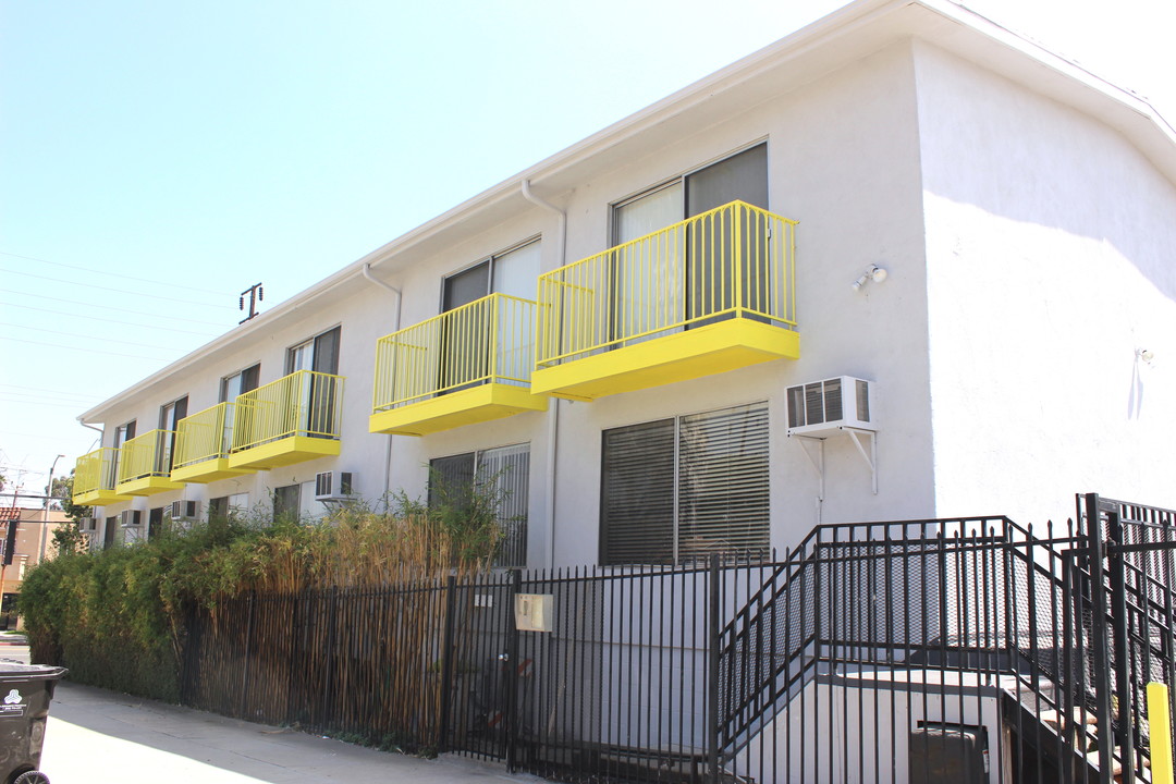 2729 Fletcher Dr in Los Angeles, CA - Building Photo