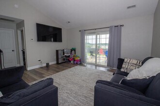 101 Rock Hill Ct in St. Robert, MO - Building Photo - Building Photo