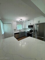 1101 Country Club Blvd in Cape Coral, FL - Building Photo