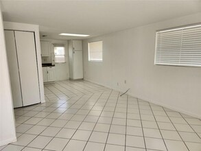 2742 Austin St in Sarasota, FL - Building Photo - Building Photo