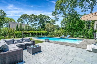 3 Crestview Dr in West Hampton Dunes, NY - Building Photo