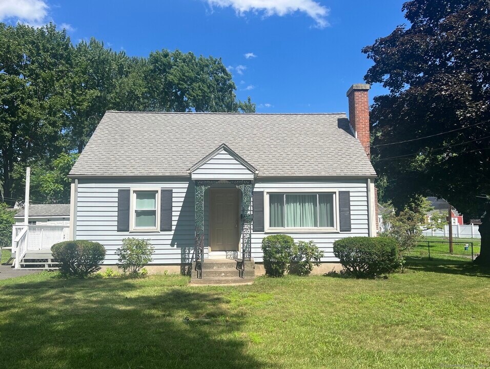 202 Abbotsford Ave in West Hartford, CT - Building Photo