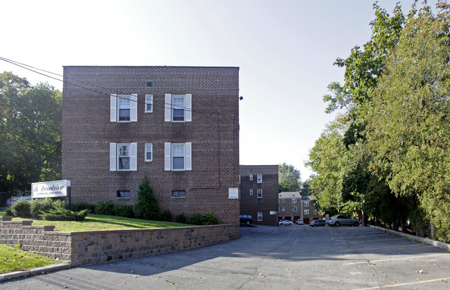 14 Soundview Ave in White Plains, NY - Foto de edificio - Building Photo