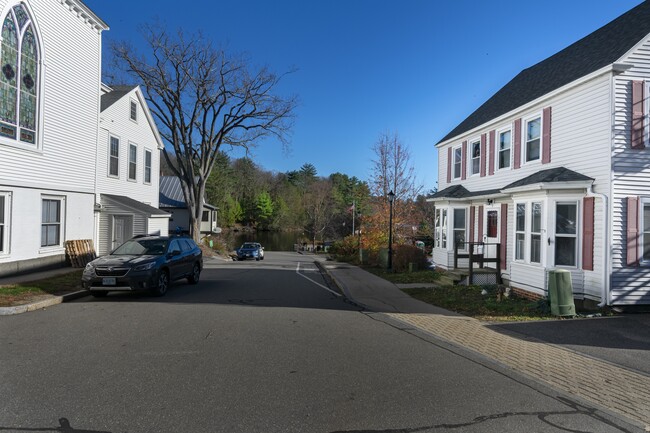 4 Water St in Newmarket, NH - Building Photo - Building Photo