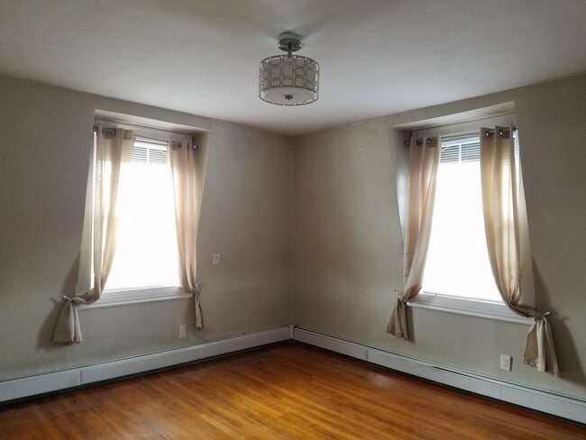 977 Whalley Ave, Unit Unit3