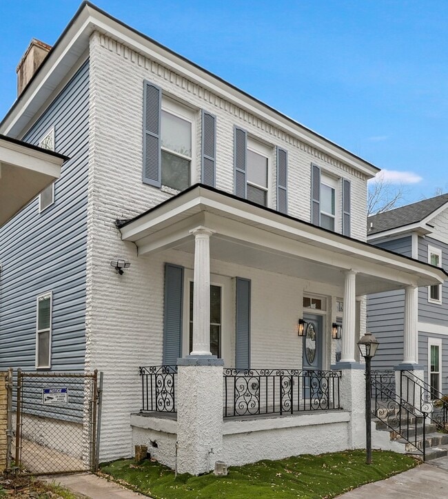 property at 711 W 44th St